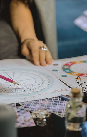 Astrologer-Calculating-Rising-Sign